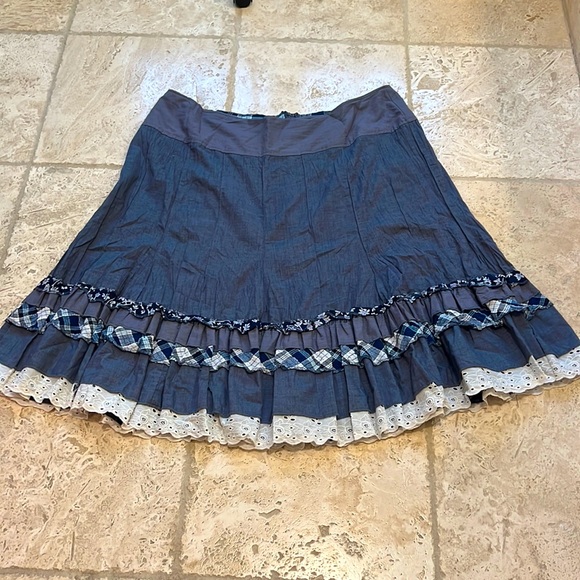 Beautiful peasant denim skirt, size 24 - Picture 1 of 8